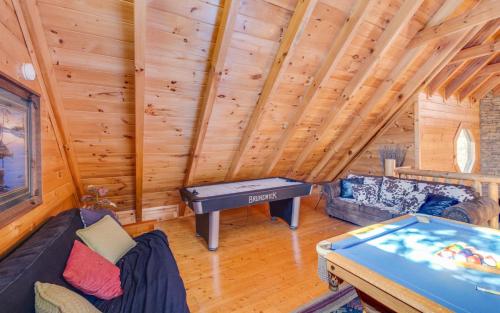 Enchanted Forest - last minute hotel in Sevierville