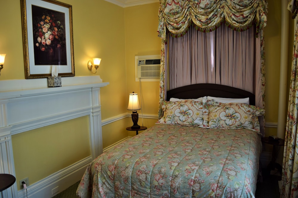Bellevue Manor - photo 3