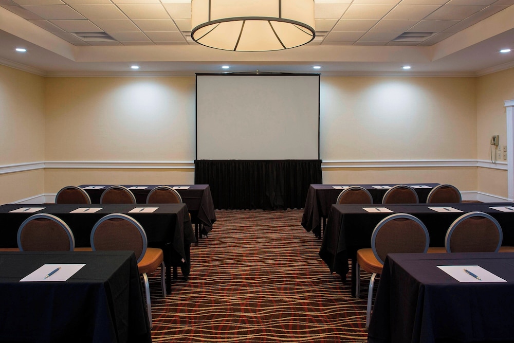 Four Points by Sheraton Suites Tampa Airport Westshore - photo 22