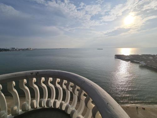 13Pax Glory Executive Suite 3R3b Doorstep Beach Pool Bbq Wifi 50 Tv — 4-Star Luxury Hotel in Port Dickson, Malaysia