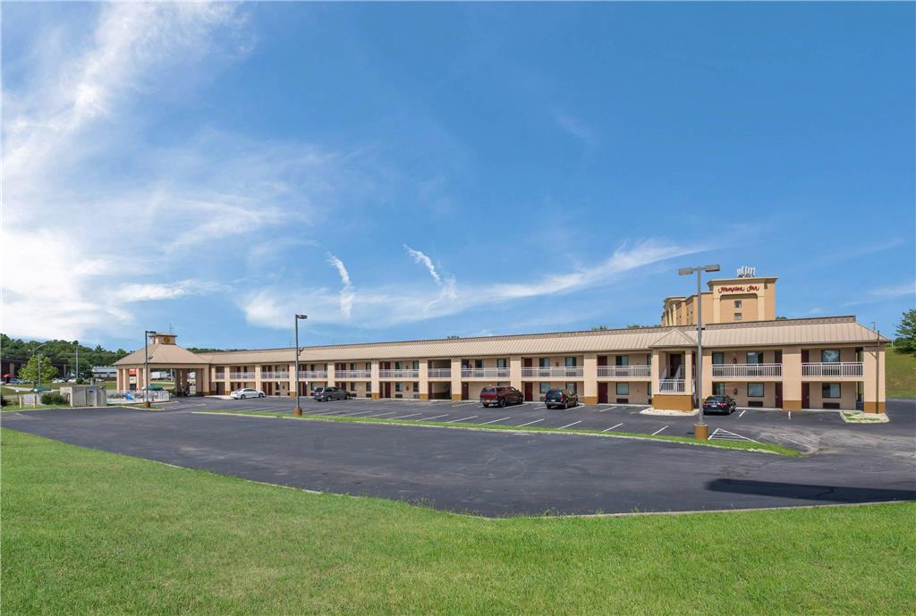 Econo Lodge Inn & Suites Knoxville East - photo 2