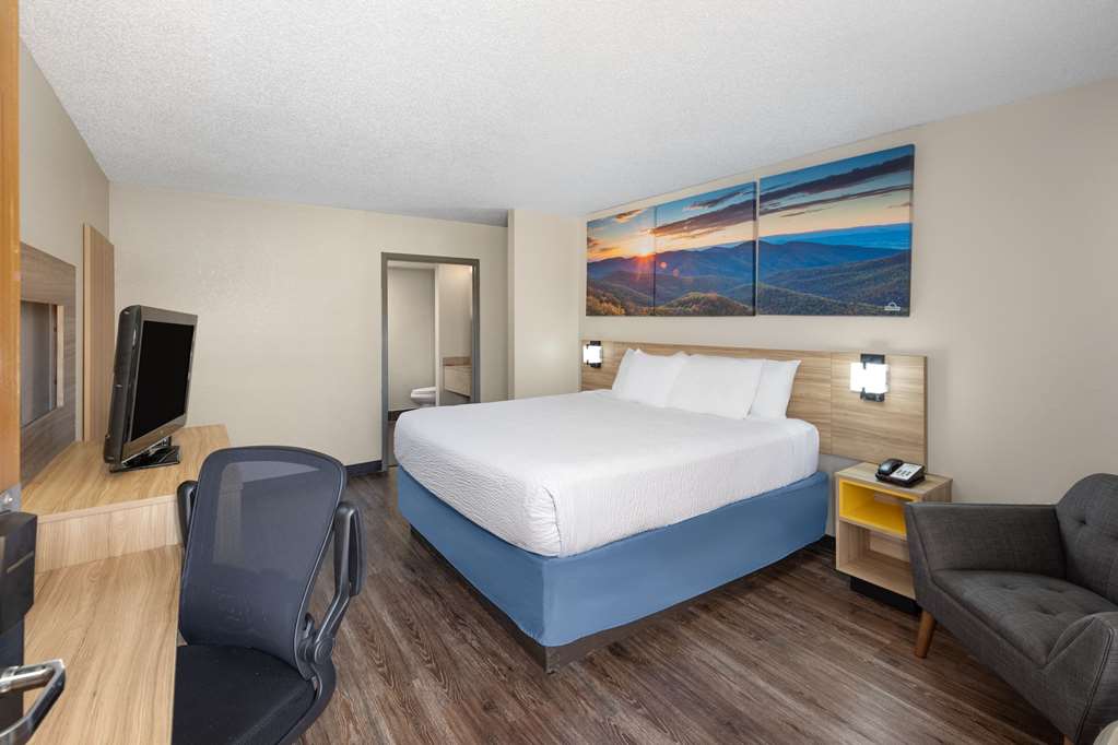 Days Inn by Wyndham Oak Grove Ft. Campbell - photo 13