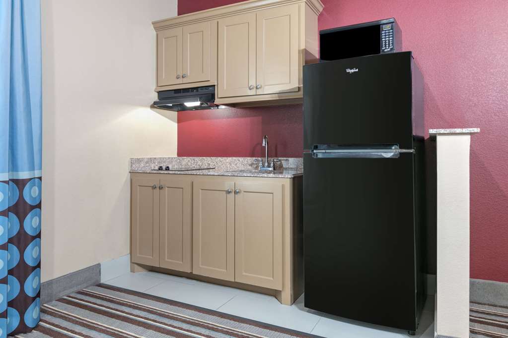 Super 8 by Wyndham Karnes City - photo 24
