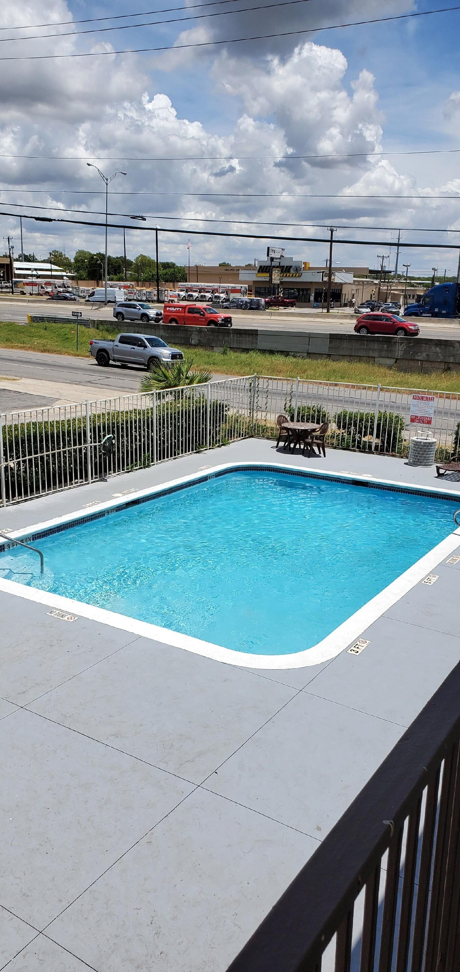 Econo Lodge San Antonio Northeast I 35 - photo 2