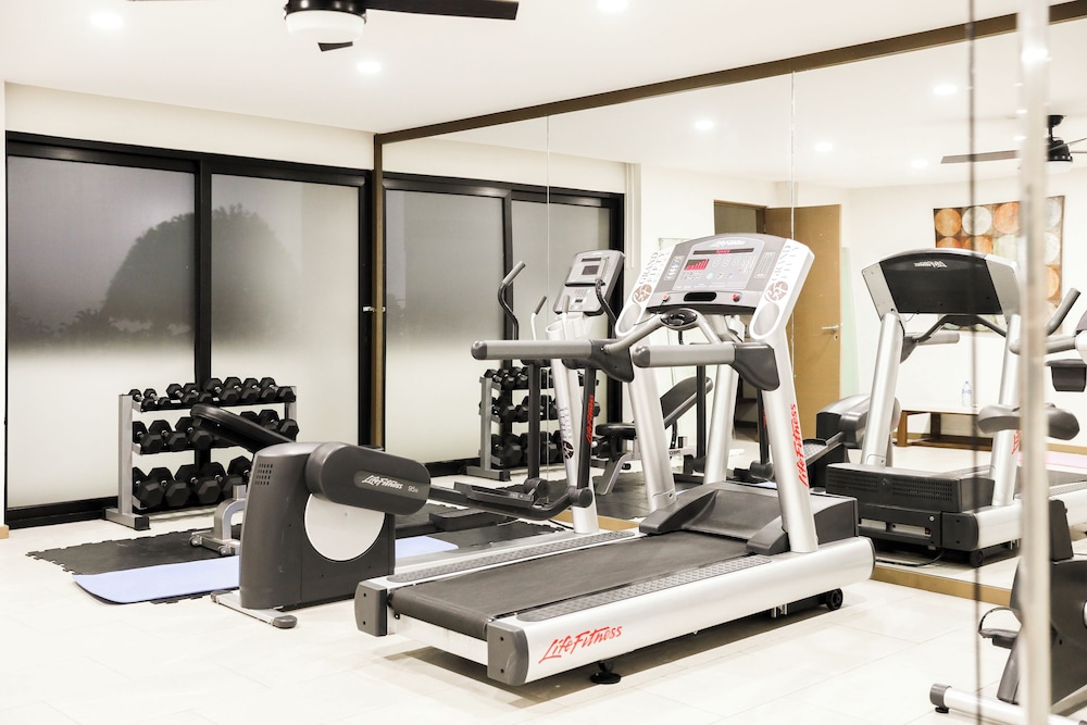Grand Fifty Suites