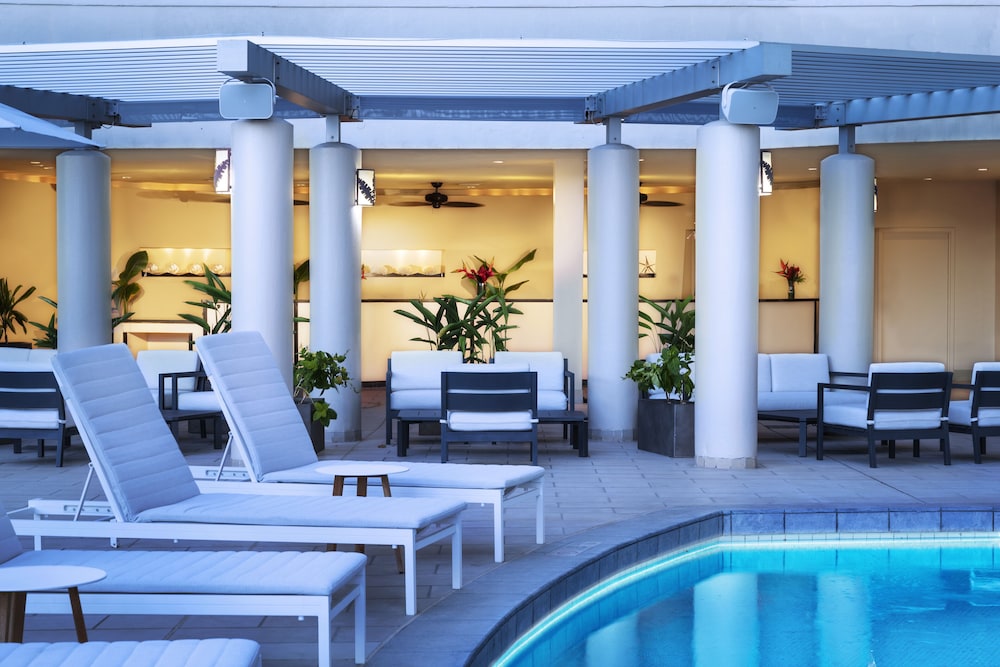The Twin Fin Hotel - photo 46