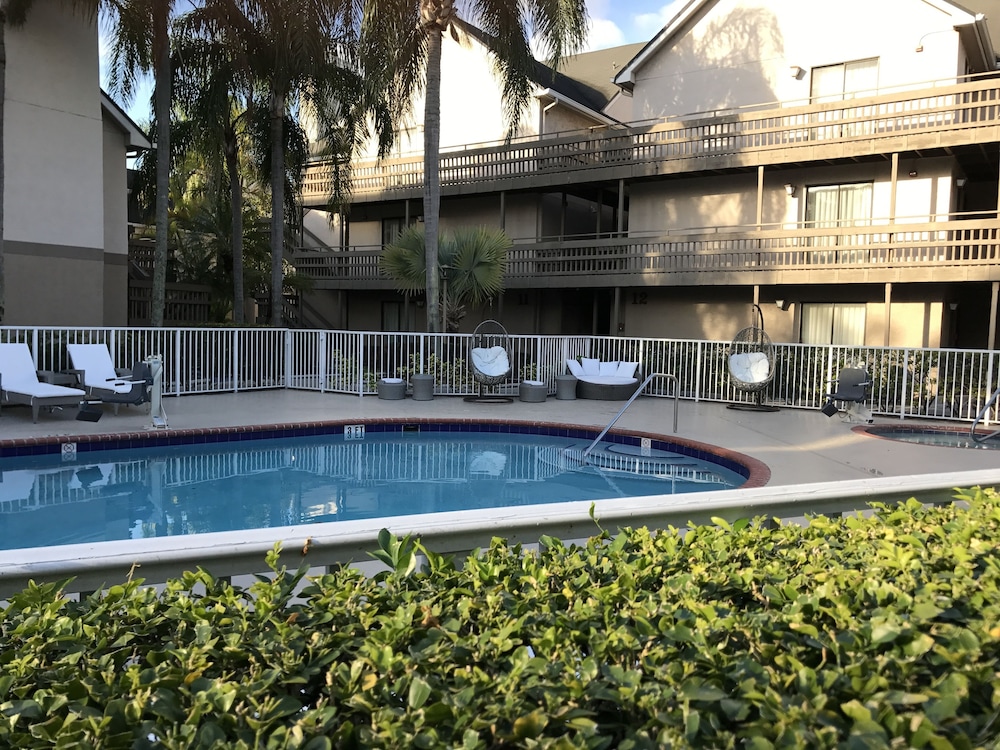 Doral Suites - last minute hotel in Miami