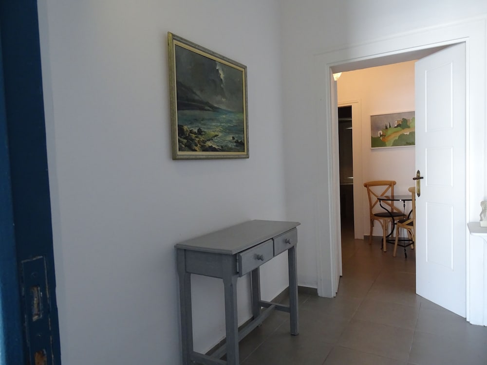 Kamares Neoklassiko — Fira — photo 3