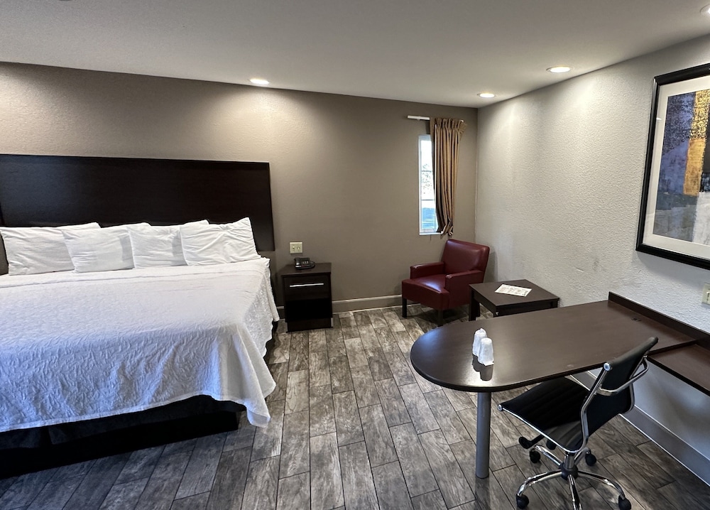 Red Roof Inn Hayward - photo 9