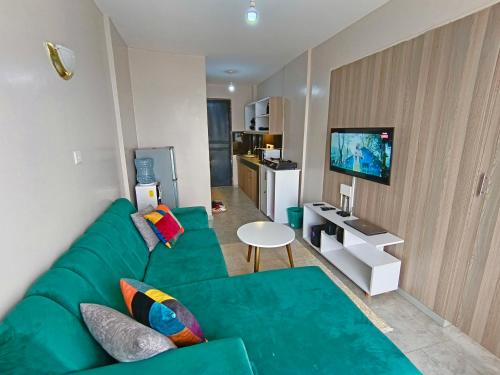 Secure 1 bedroom lounge & 24hr cafeteria service