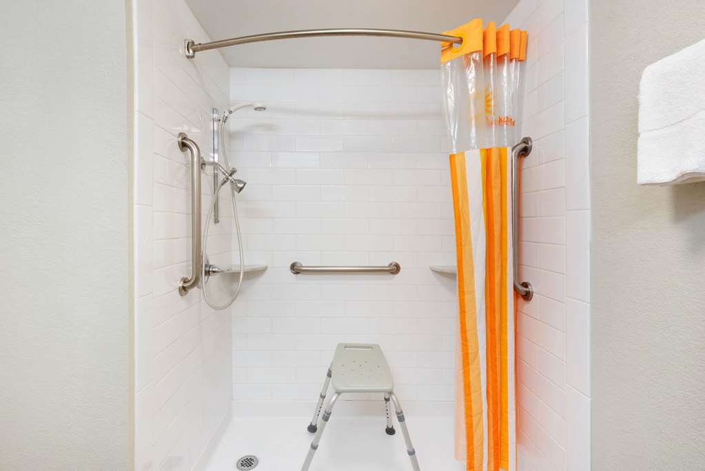 La Quinta Inn & Suites by Wyndham DC Metro Capital Beltway - photo 44