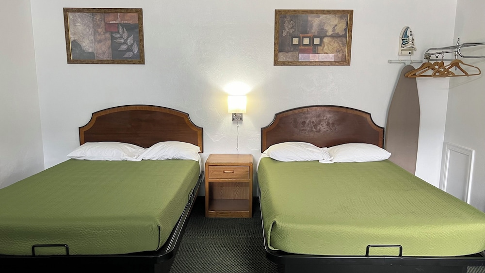 Relax Inn Altoona - photo 46