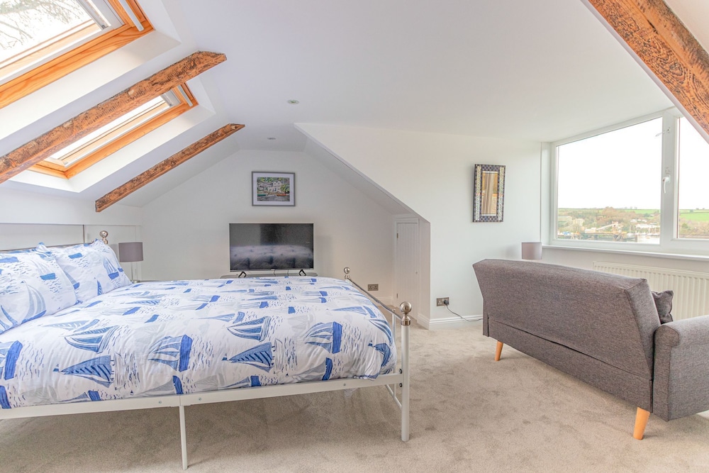 The Slipway Fowey Harbour Parking 1 Min & Garden in Fowey, United Kingdom