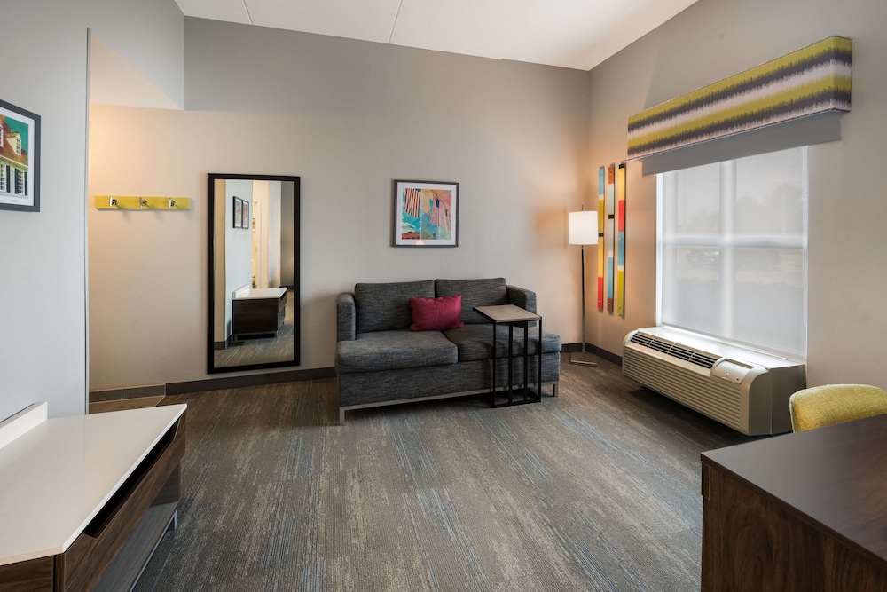 Hampton Inn & Suites Fredericksburg at Celebrate Virginia - photo 44