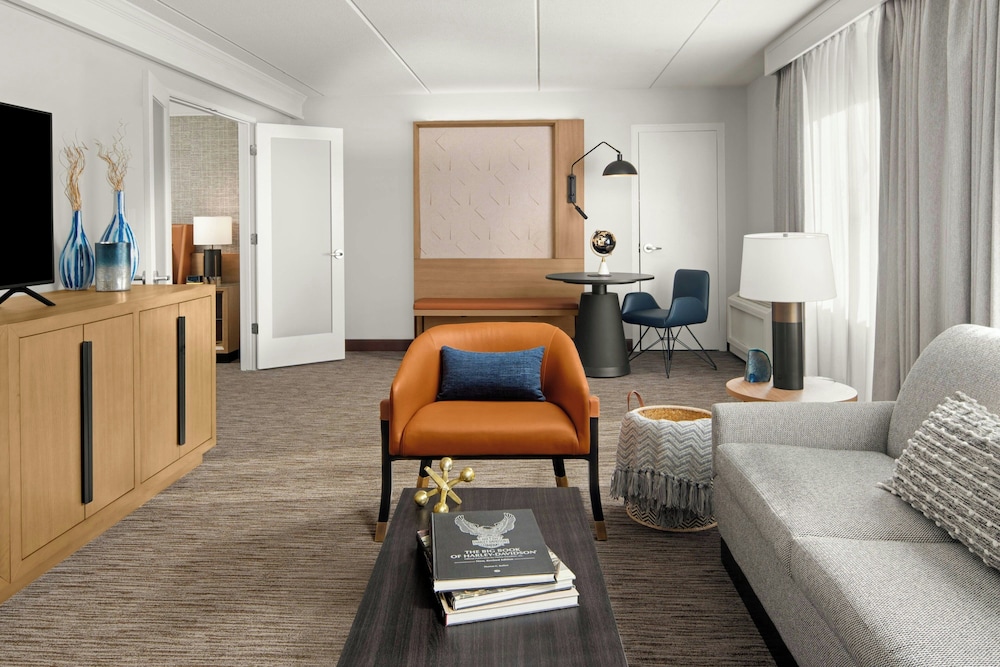 Sheraton Milwaukee Brookfield Hotel - photo 19