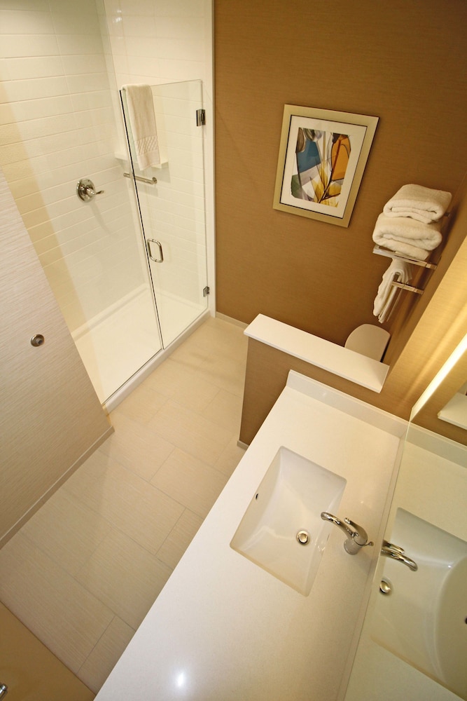 Fairfield Inn & Suites by Marriott London - photo 23