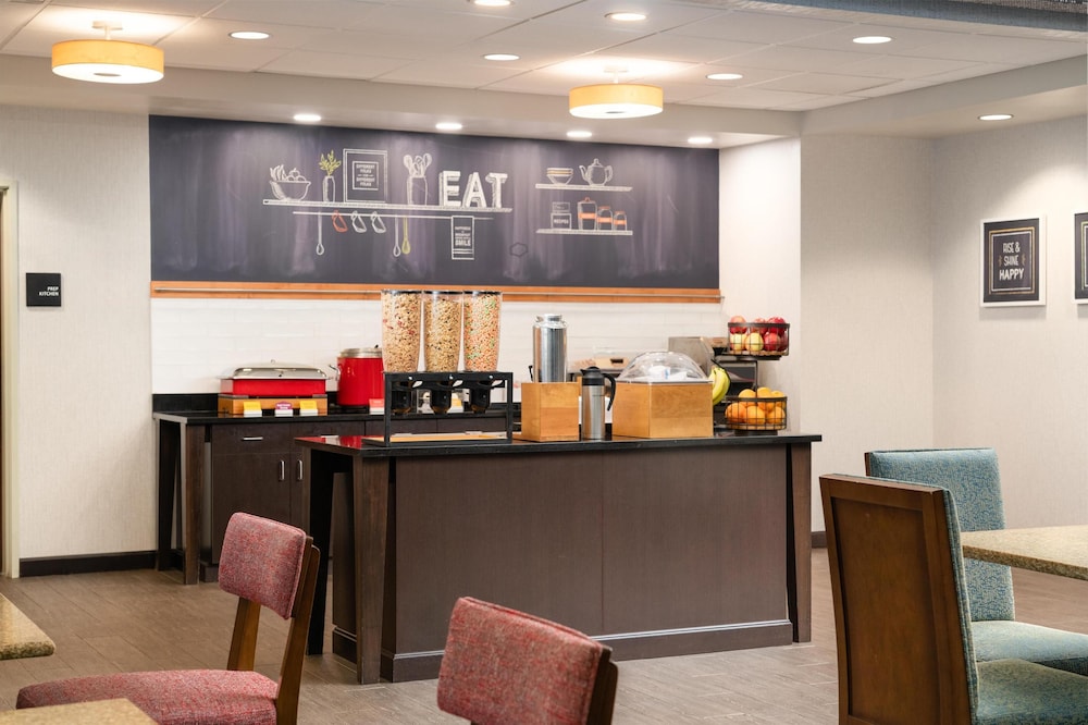 Hampton Inn Fairmont - photo 21