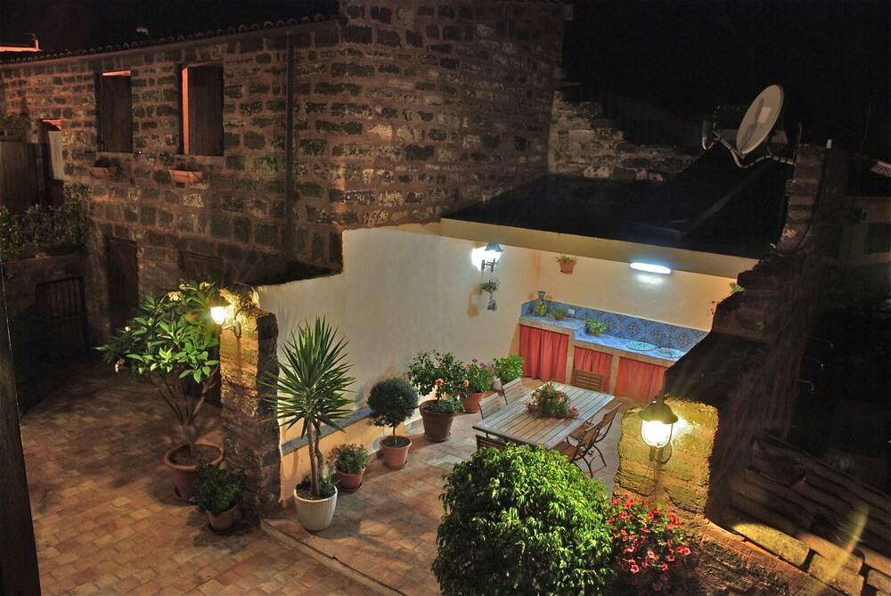 Clelia Case Centro Storico in Ustica, Italy