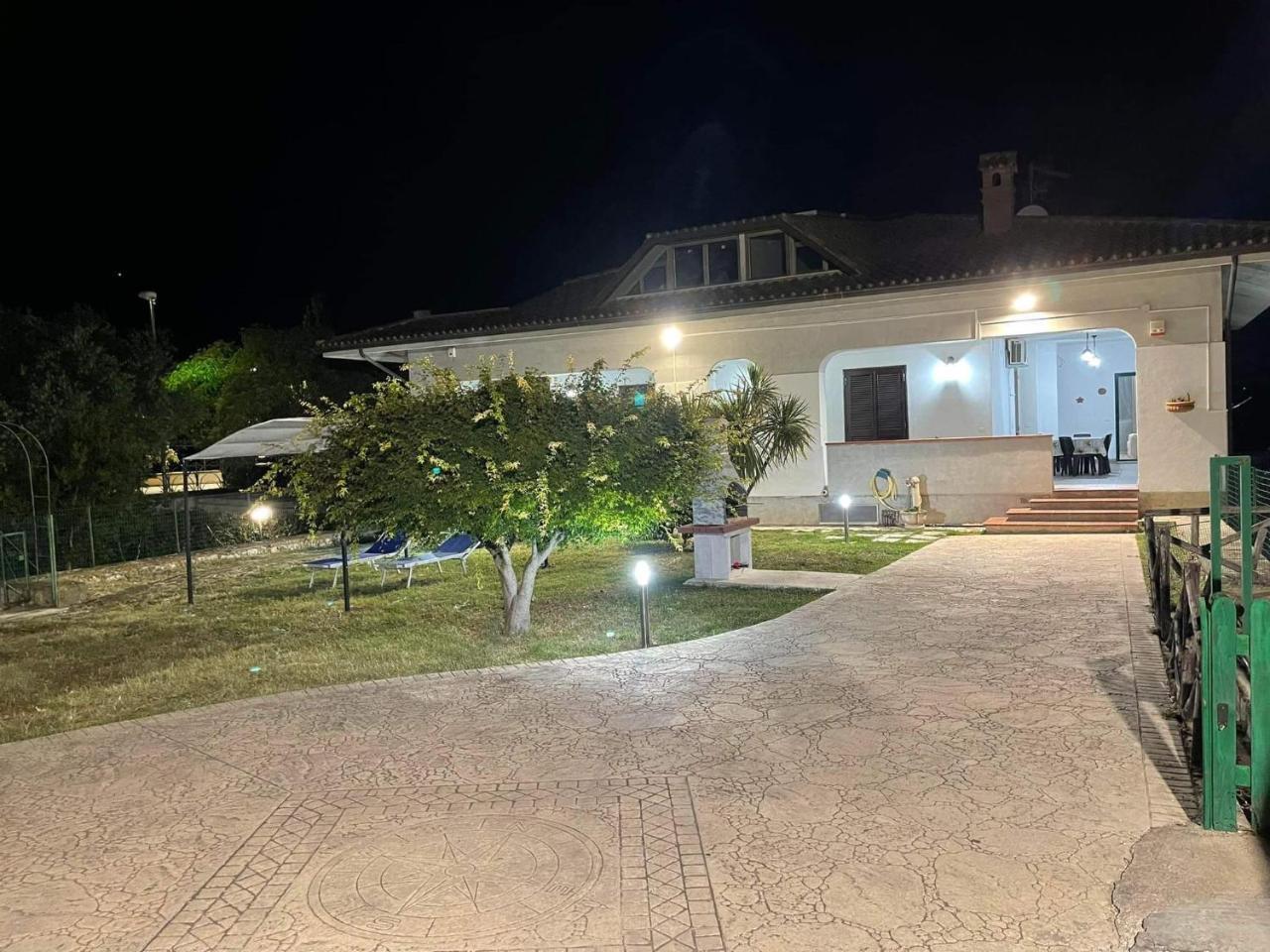 Villa Lidia & Attico Degli Artisti Free Pets Giardino Recintato E Attrezzato — 4-Star Luxury Hotel in Minturno, Italy