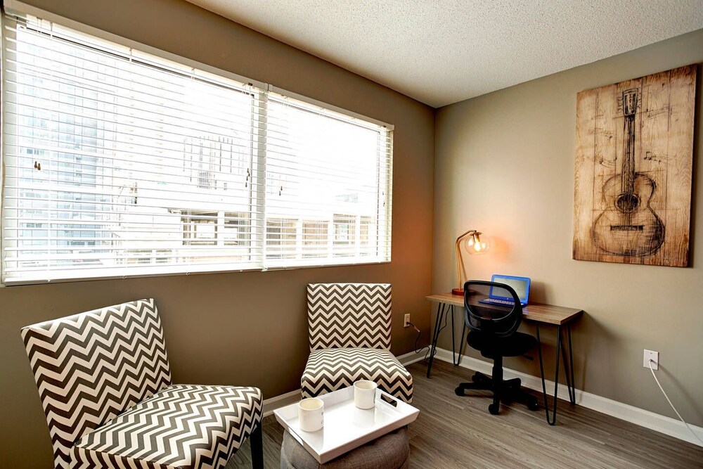 Skyline Suite with Penthouse & Rooftop Deck 6BR by Maddox Hotel - photo 31