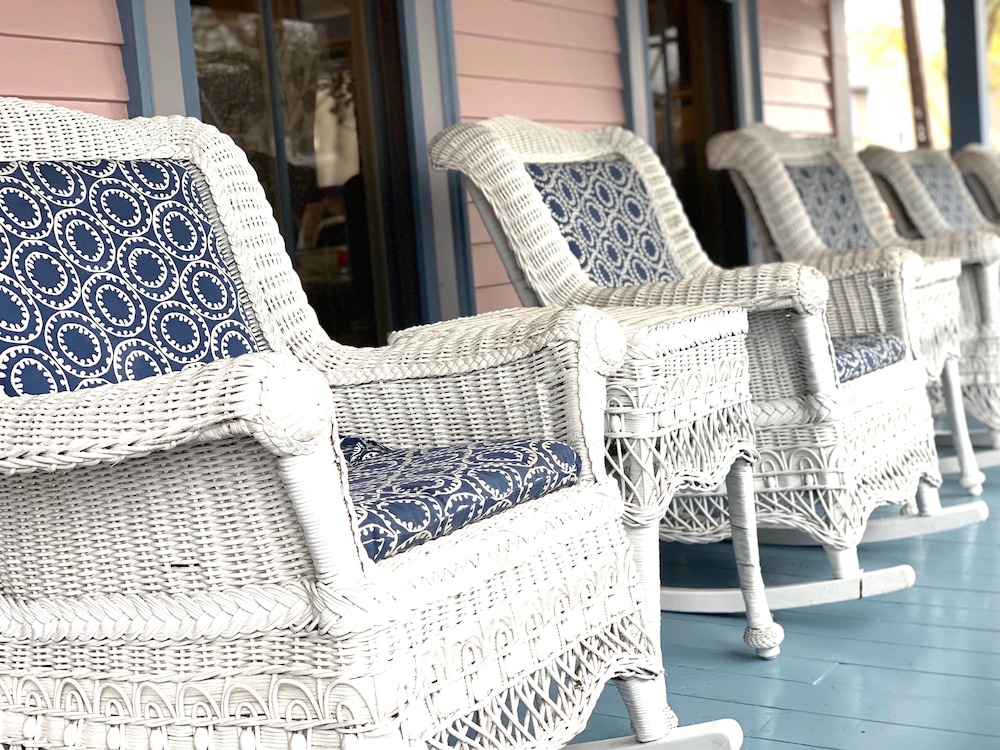 The Oak Bluffs Inn - photo 37