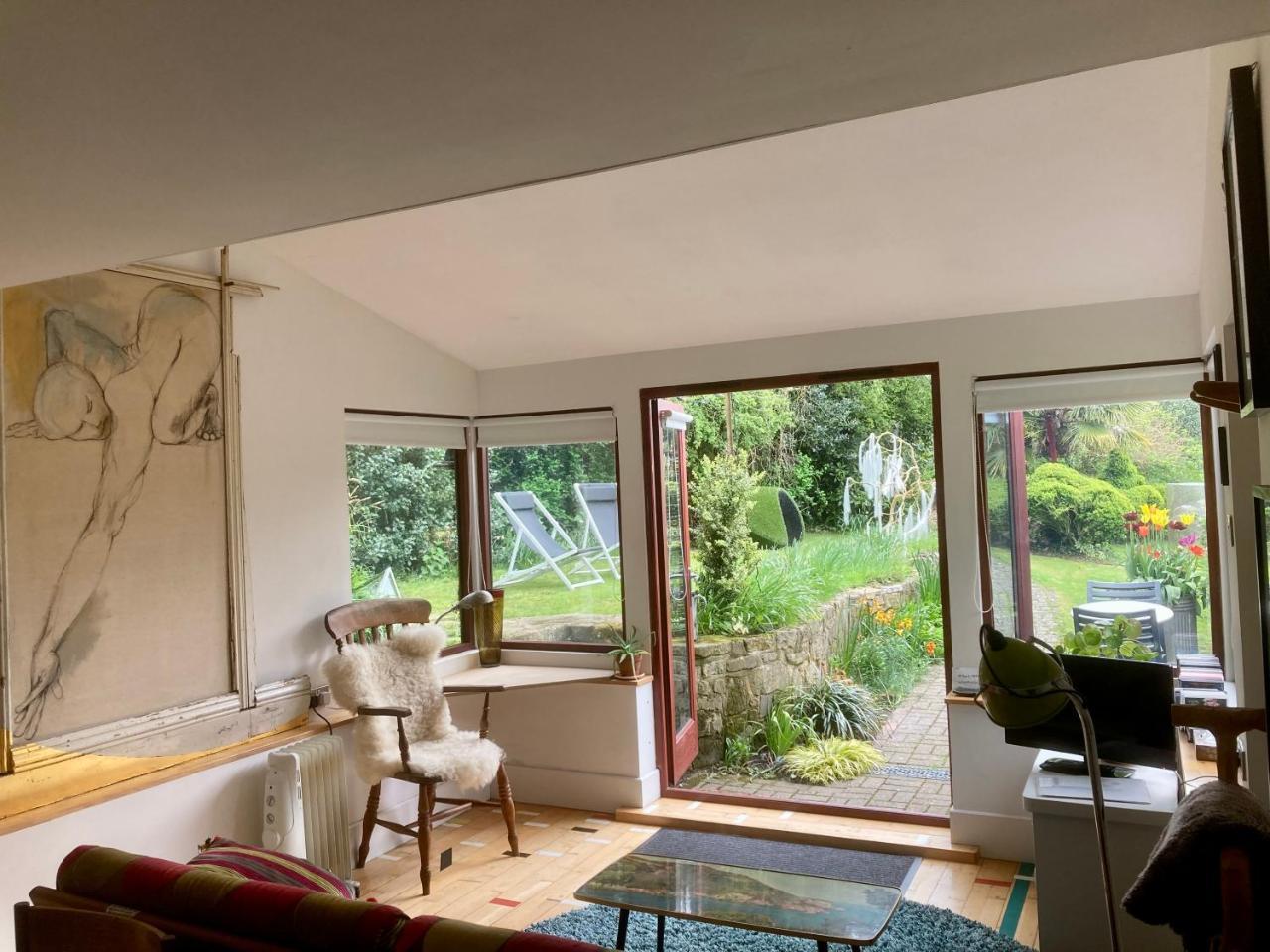 Unique Artists studio with a private garden. — 4-Star Luxury Hotel in Pewsey, United Kingdom