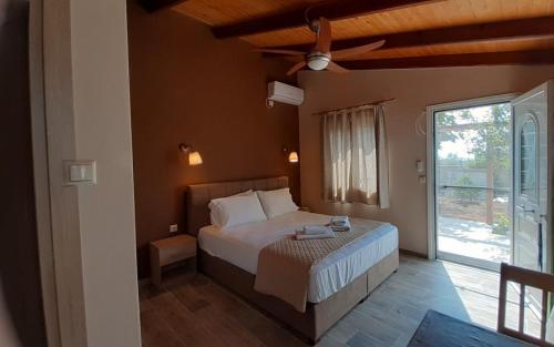 Room near the Airport — 4-Star Luxury Hotel in Pikermi, Greece