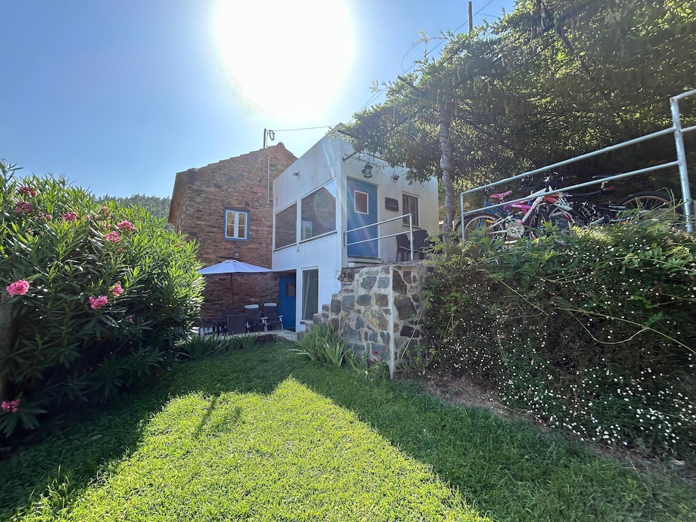 Casas do Sinhel — hotel in Gois