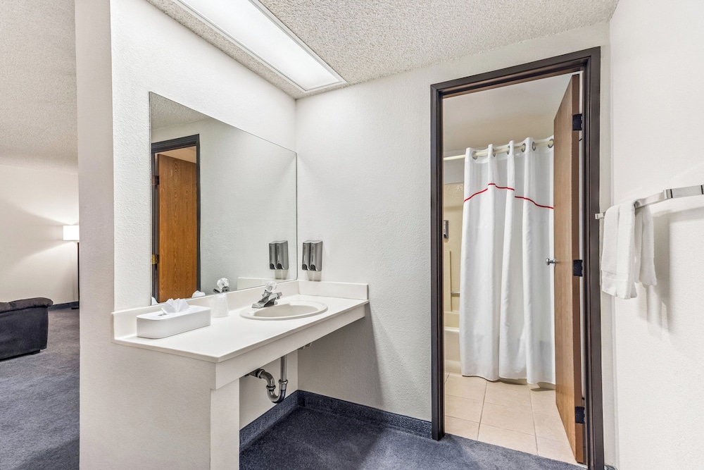 Red Roof Inn Ridgecrest - photo 28