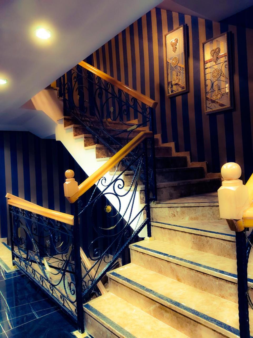 Rua World Hotel — Van — photo 4
