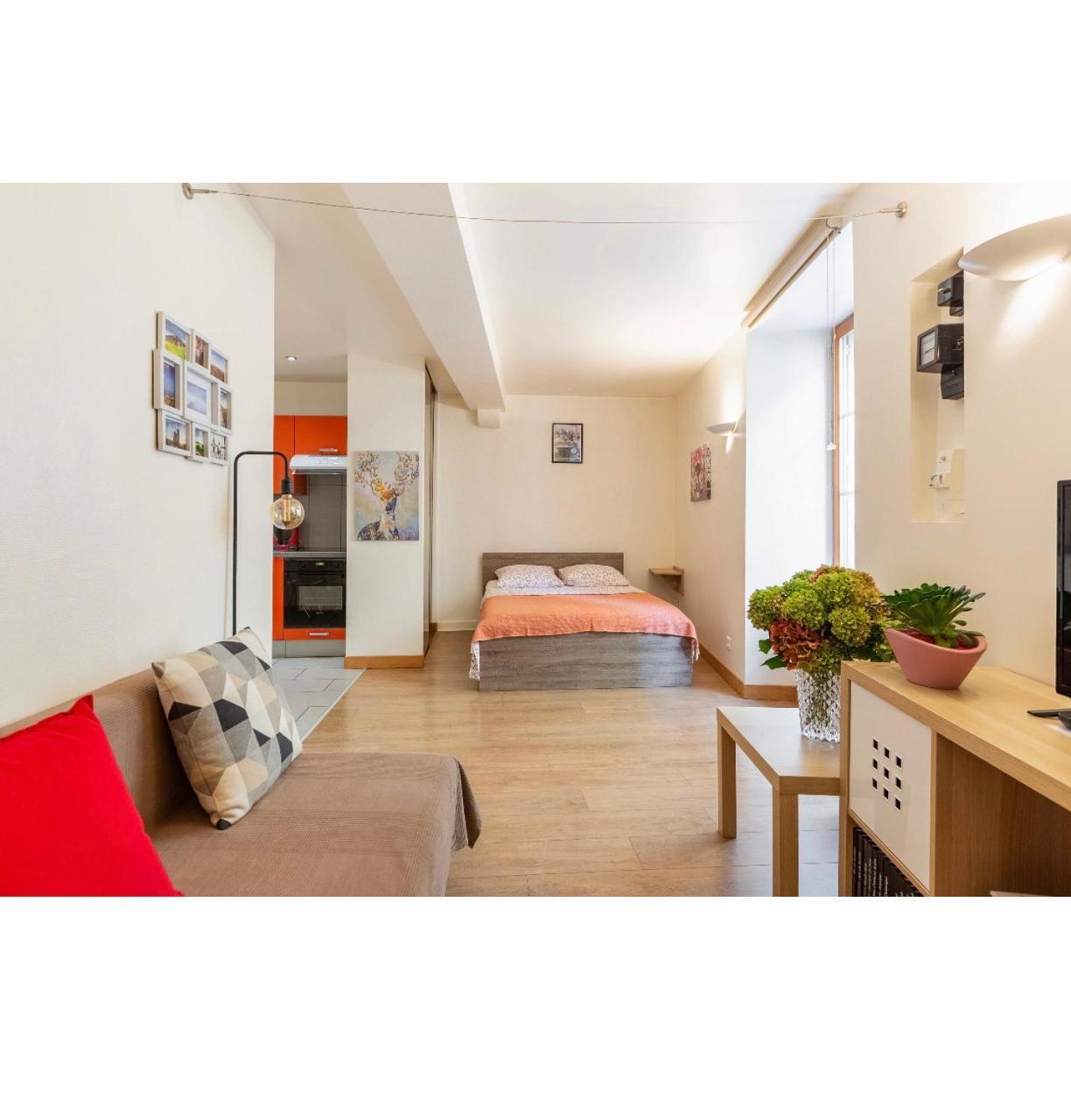Location F1 Neuf Centre Historique Riom Puy De Dome Auvergne — hotel in Riom