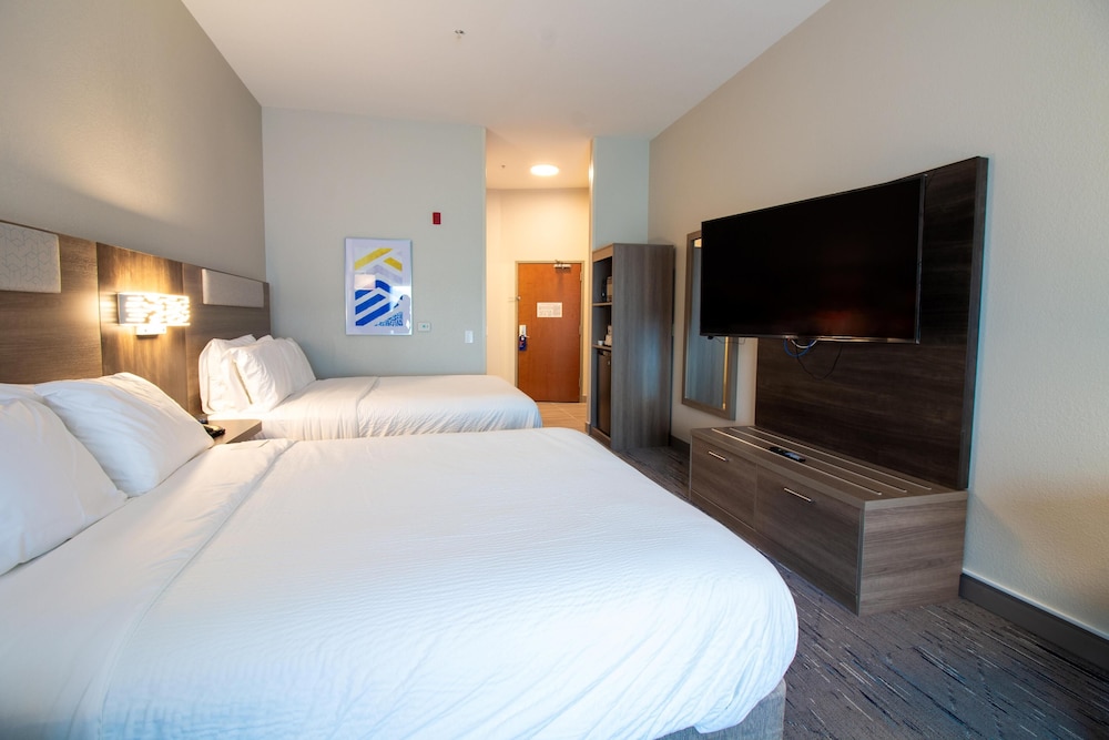 Holiday Inn Express Leland Wilmington Area by IHG - photo 7