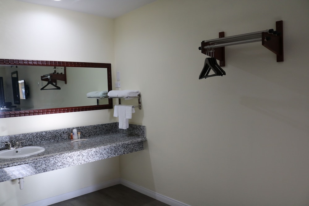 Valli Hi Motel - photo 17