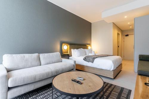 The Rose 206 Modern Studio Apartment with Pool