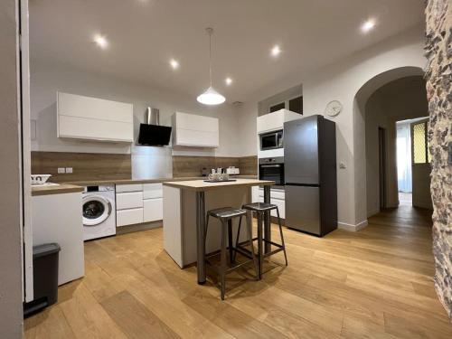 T4 Atypique Plein Centre Ville Classe 3 Etoiles in Sete, France