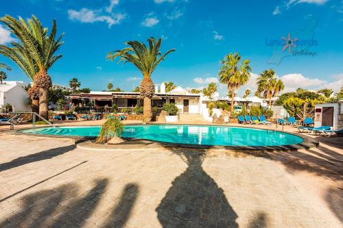 Casa Patty piscinas climatizadas primera linea — 4-Star Luxury Hotel in Costa Teguise, Spain