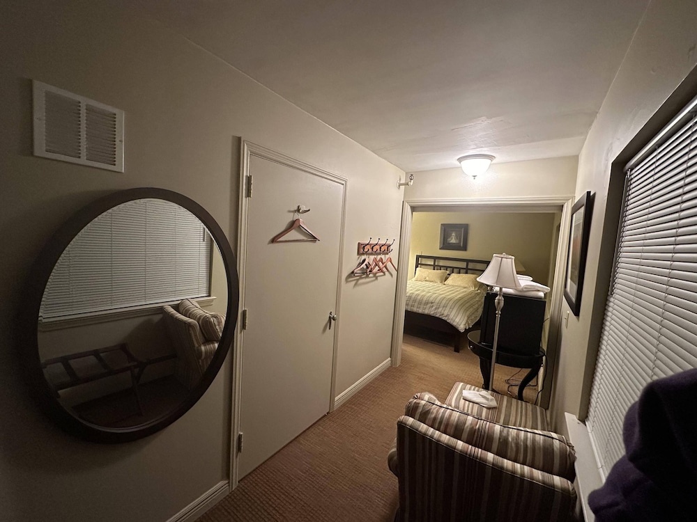 The Oaks B&B Hotel and Spiritual Center - photo 29