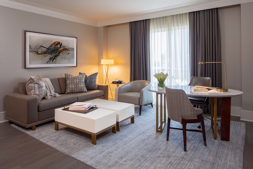 Hotel Crescent Court - photo 10