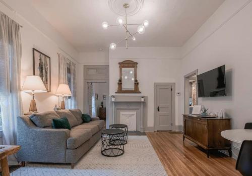 Queen Anne Eclectic Apartment — 4-Star Luxury Hotel in Columbia, United States