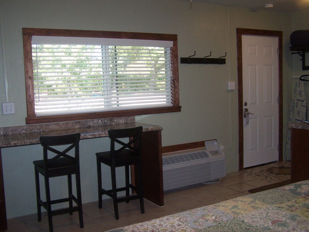 Blanco County Inn - photo 77