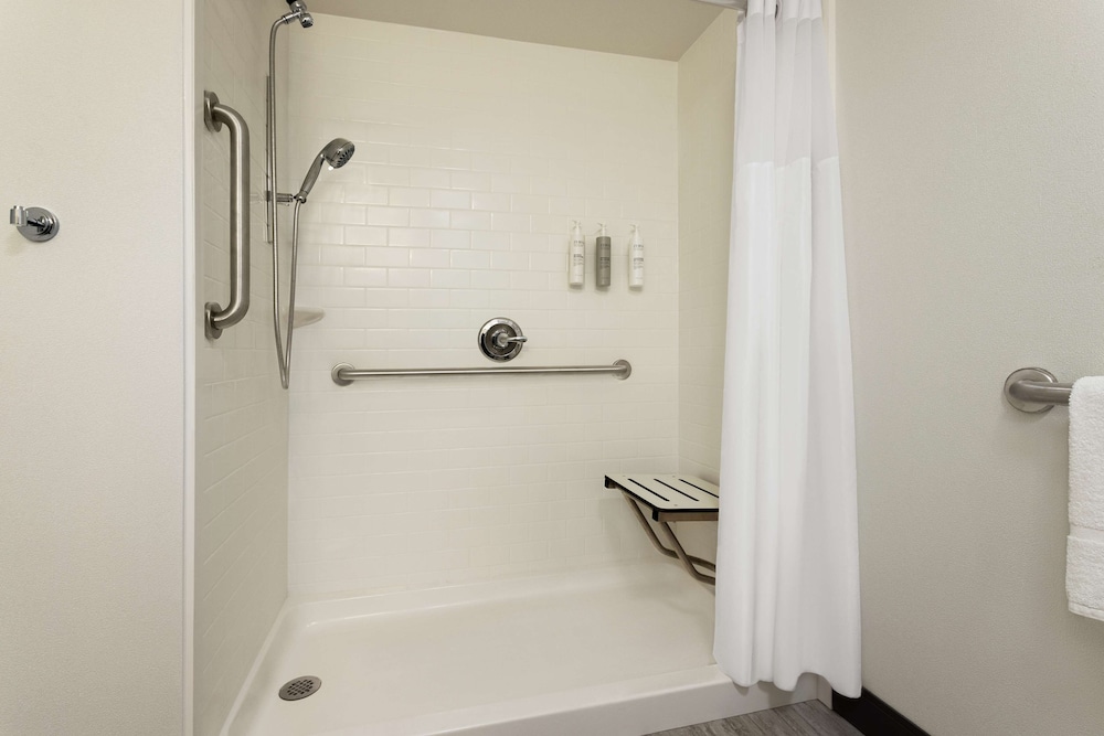 Hampton Inn Kansas City Airport - photo 18