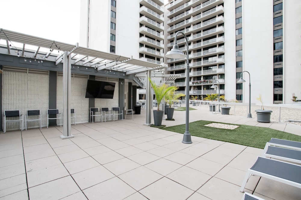 Charming Elegance Crystal City Apartment — 4-Star Luxury Hotel in Arlington, United States
