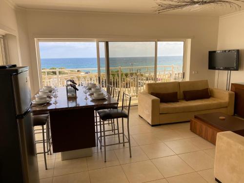 LUNA Airco Sea view First line Own parking — 4-Star Luxury Hotel in Armacao De Pera, Portugal