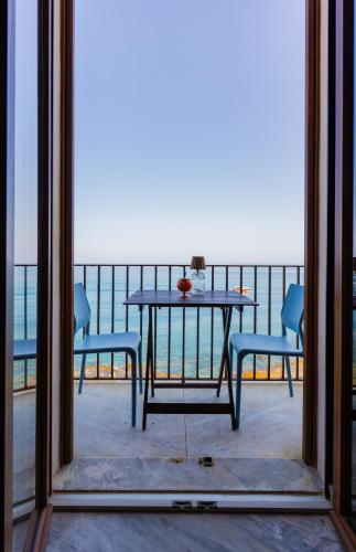 Destination Cefalu view downtwn — 4-Star Luxury Hotel in Cefalu, Italy