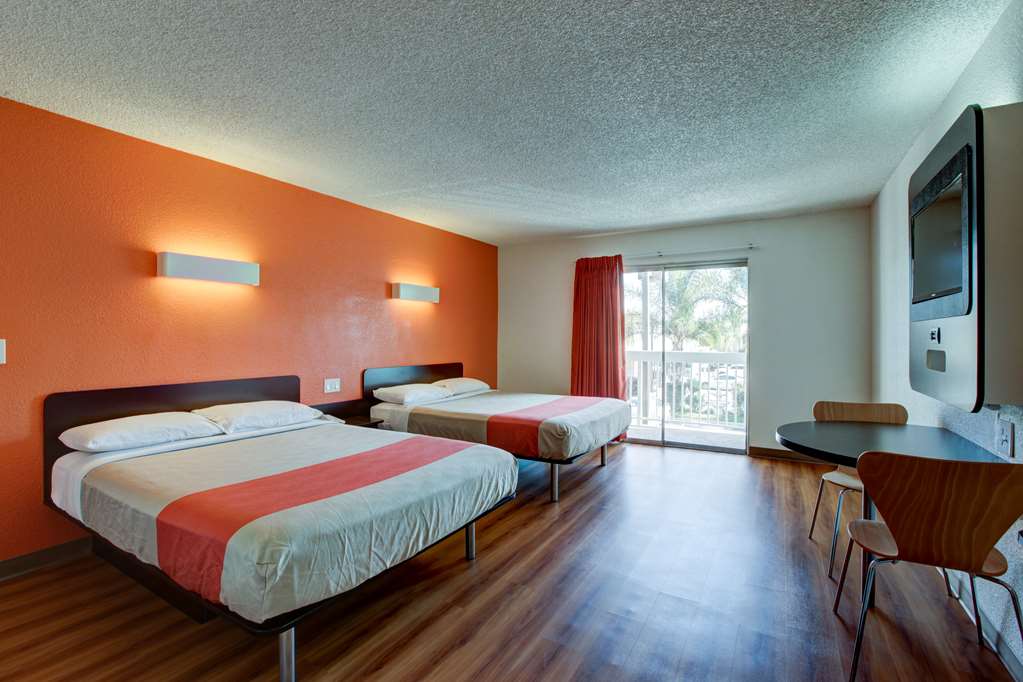 Motel 6 Irvine Orange County Airport - photo 10