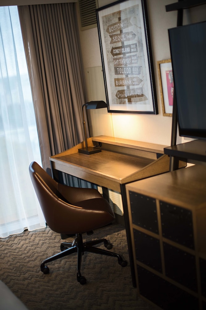 Renaissance Toledo Downtown Hotel - photo 16