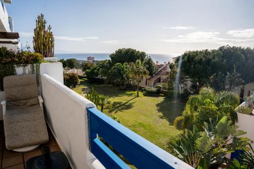 Sea view apartment with great terrace and 4 pools — 4-Star Luxury Hotel in Manilva, Spain