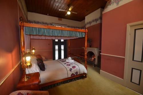 Bordello Hotel Bar Spa — Echuca