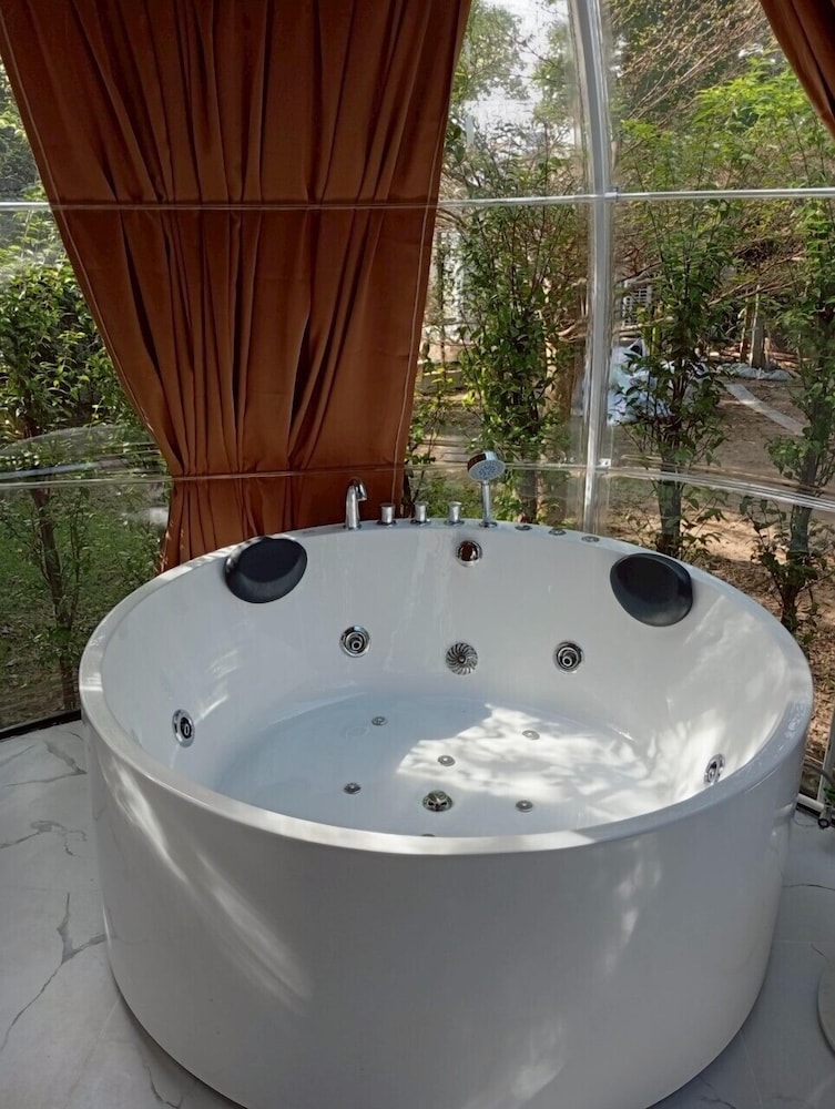 V20boutique Jacuzzi Hotel — 4-Star Luxury Hotel in Bangkok, Thailand