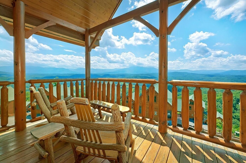 A Glimpse of Heaven Apartment 2 — 4-Star Luxury Hotel in Sevierville, United States